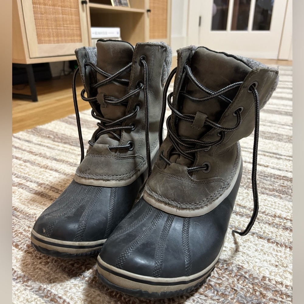 Sorel Black and Gray Women's Winter Boots